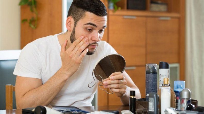 Los hombres tienen tendencia a ser más narcisistas que las mujeres