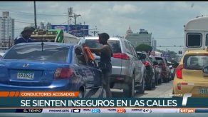 Conductores se sienten acosados en los semáforos