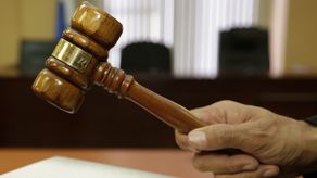 Funcionarios condenados por peculado continúan en sus cargos