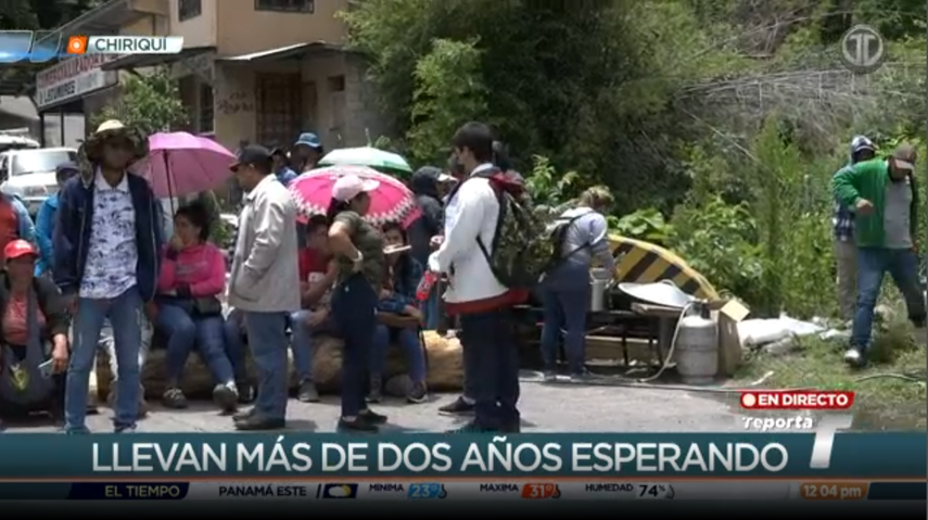 Moradores de Barú cierran vía.