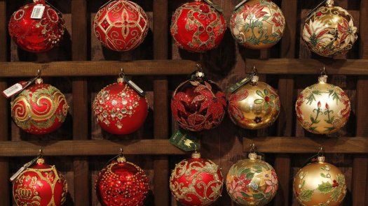 Decoraciones navideñas de todos tamaños y formas en Polonia