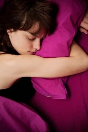 Dormir permite limpieza del cerebro, revela una investigación