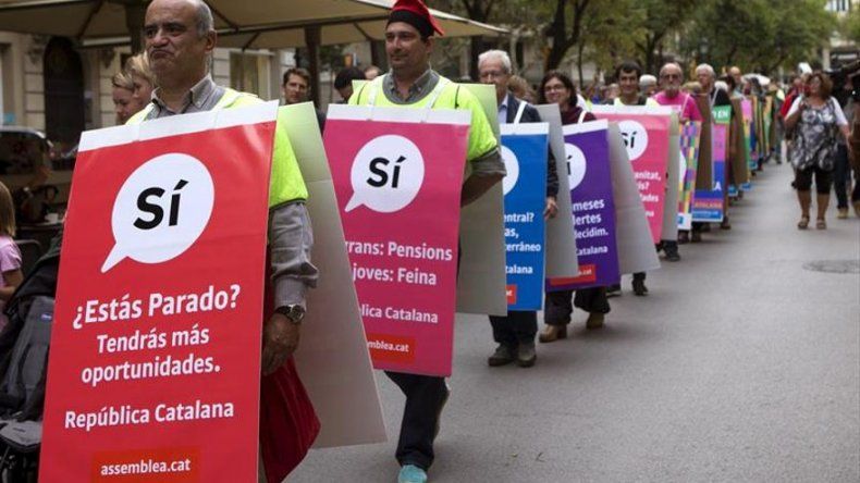 Alcaldes catalanes prorreferéndum citados por la justicia en España