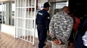 Juez imputa cargos  y medidas cautelares a 18 invasores por agresión a policías en Burunga