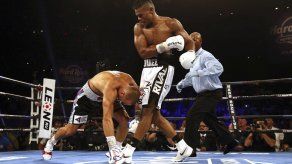 Álvarez noquea a Kovalev y es monarca semipesado