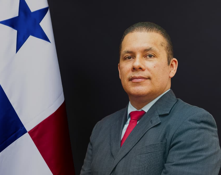 William González asume como nuevo viceministro administrativo del Meduca