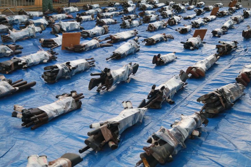 Armas de fuego destuidas.