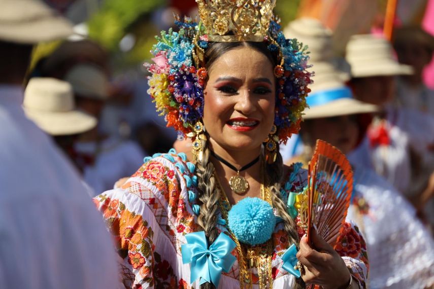 Reina Distrital, Vielka Gil en el Desfile de las Mil Polleras 2024. Reina Distrital, Vielka Gil en el Desfile de las Mil Polleras 2024.