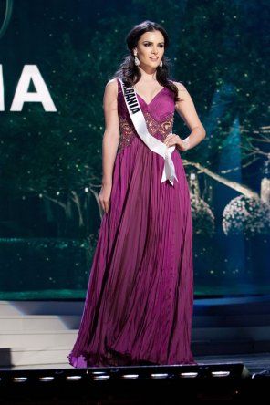 Pasarela en traje de gala del Miss Universo