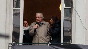 Noam Chomsky será profesor en la Universidad de Arizona