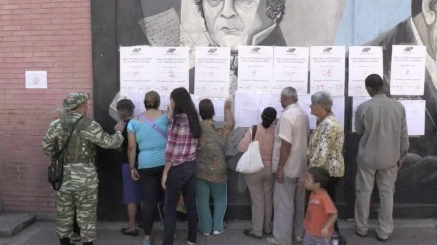 Venezuela elige concejales bajo la sombra de masiva abstención