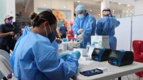 El informe de epidemiología del Minsa también indica que hasta la fecha hay 4,217 casos activos de covid-19 y 348,231 pacientes recuperados.