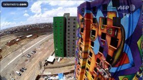 El altiplano boliviano se viste con los colores del artista Mamani