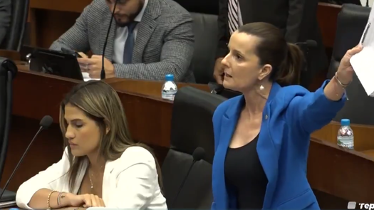 Cruces de palabras entre diputados en la Asamblea Nacional. Cruces de palabras entre diputados en la Asamblea Nacional.