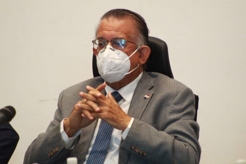 El ministro Augusto Valderrama.