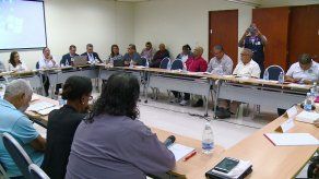 Meduca se reúne con gremios magisteriales en la Defensoría del Pueblo