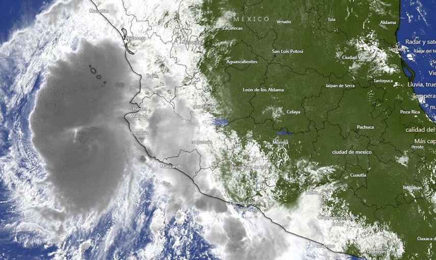 En la trayectoria pronosticada del NHC