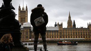 Rescatan a dos turistas españoles que cayeron al Támesis