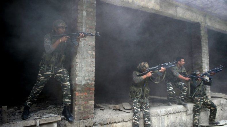 Enfrentamientos en Cachemira en Día de la Independencia India dejan cinco muertos