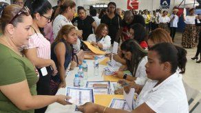 Miviot entrega 826 bonos solidarios a familias en Panamá Oeste