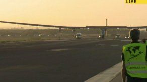 El avión solar aterriza en España tras cruzar el Atlántico