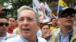 Uribe propone resistencia civil en Colombia a acuerdo de paz con FARC
