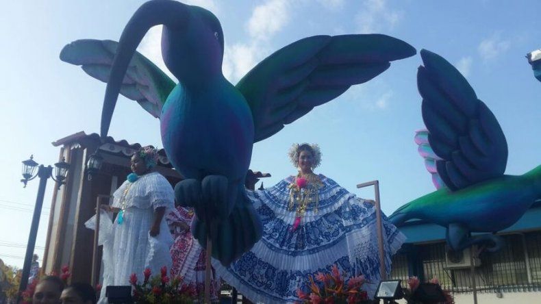 Desfile de las Mil Polleras 2015