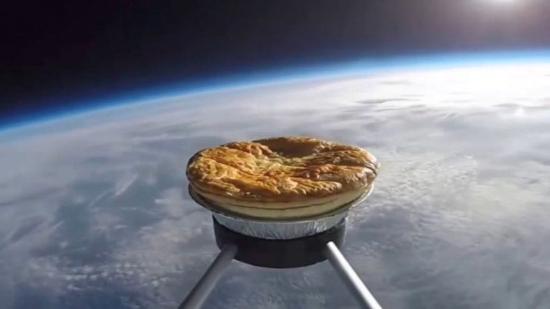 Lanzan un pastel de carne al espacio para intentar cocinarlo en la reentrada