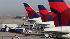 Pasajera obliga a desviar avión por una disputa por el asiento reclinable