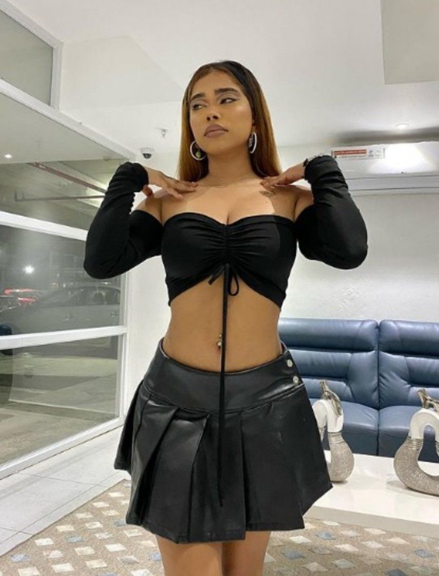 Elisama le rinde tributo a Selena, le canta a capella el tema Como la Flor