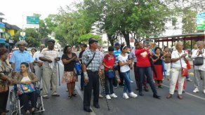 Afectados con  dietilen glycol cerraron Ave. Perú