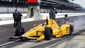 Alonso supera capacitación en la IndyCar