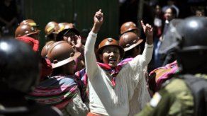 Incidentes violentos entre mineros y policía en Sudáfrica