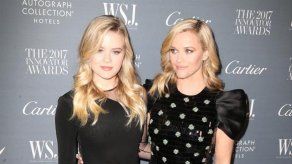 Reese Witherspoon se deja asesorar por su hija en cuestiones de maquillaje