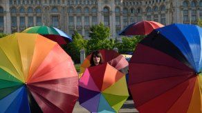 Iglesia de Escocia vota a favor de ordenación de homosexuales casados