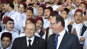Hollande: Francia fue brutal en Argelia