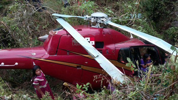 Helicóptero privado cayó en zona montañosa, no hay heridos