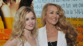 Jerry Hall entretenía a sus invitados desfilando en el salón de su casa