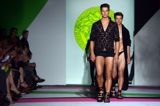 Ambiente chic rocknroll en primer día de desfiles masculinos en Milán