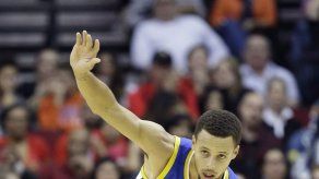 Curry sigue ampliando la racha triunfal de los Warriors