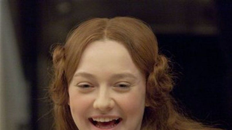 Dakota Fanning vive escándalo victoriano en Effie