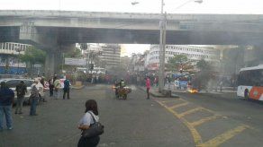 Trabajadores de la ACP realizan protesta en la 5 de Mayo