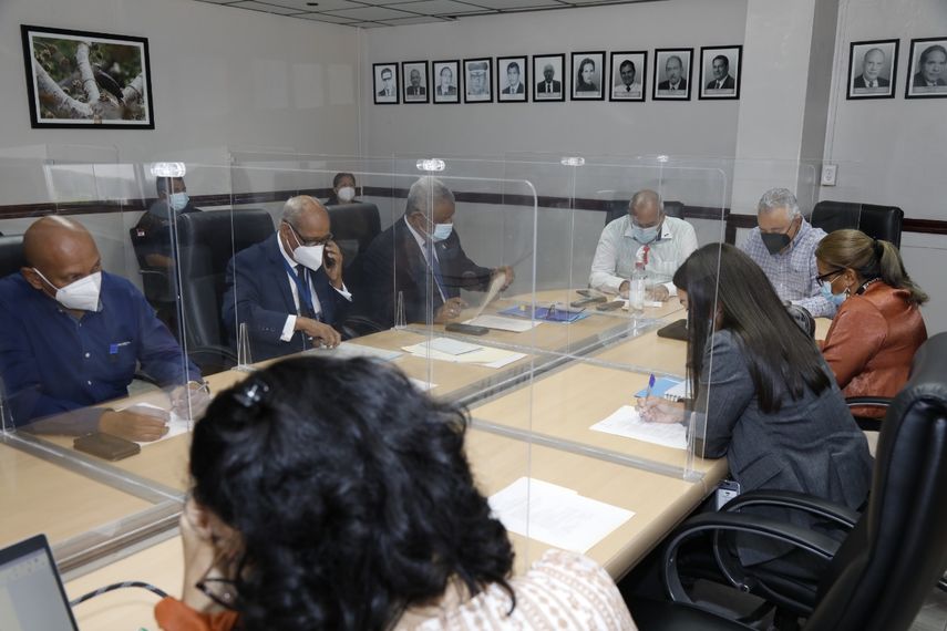 Reunión de la comisión técnica para seleccionar la terna para escoger al director del Instituto de Meteorología e Hidrología.