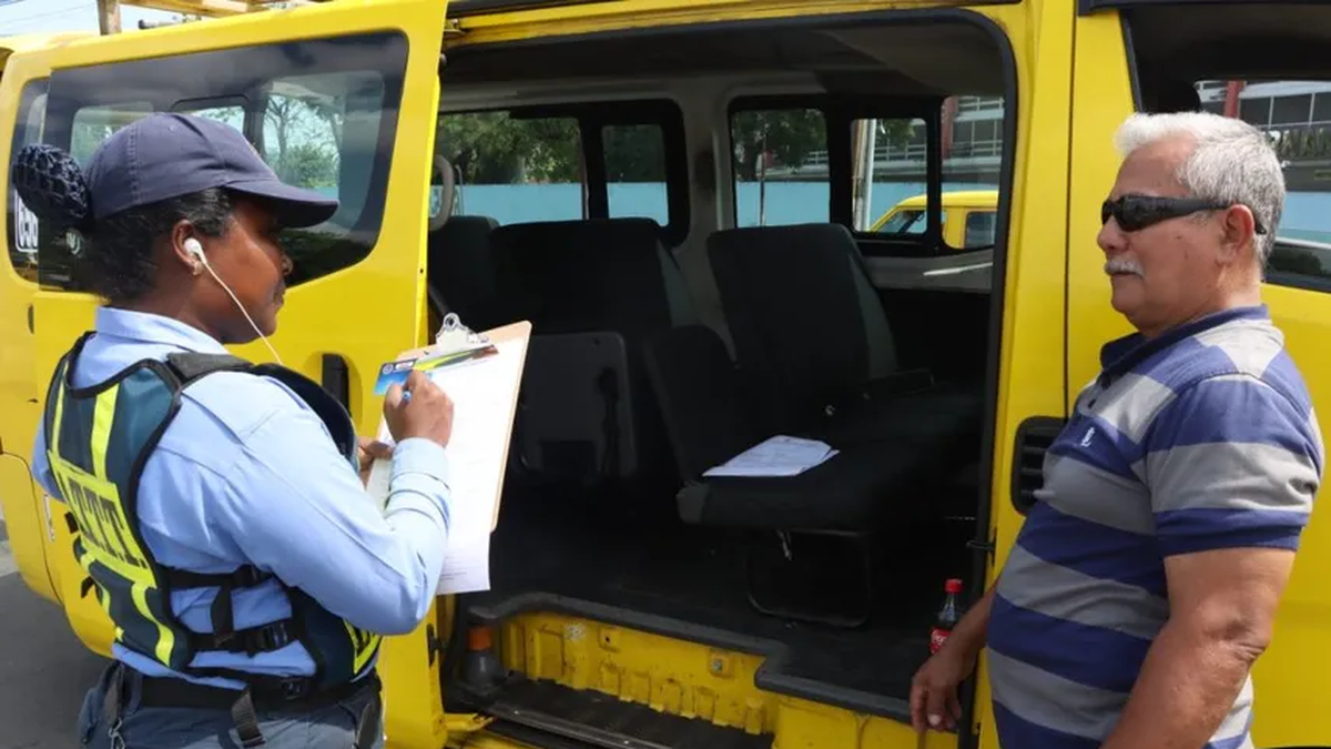 ATTT extiende inspección de buses colegiales.