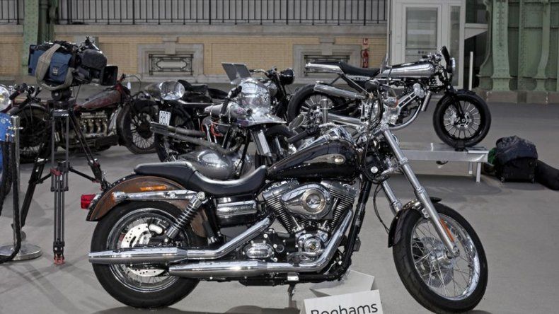 Firma del papa hizo vender moto Harley-Davidson por las nubes