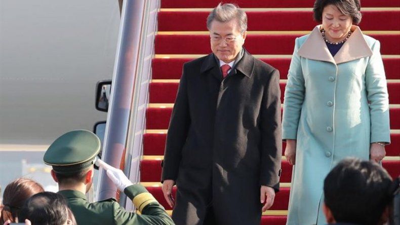 Moon llega a China para sellar la normalización de las relaciones bilaterales
