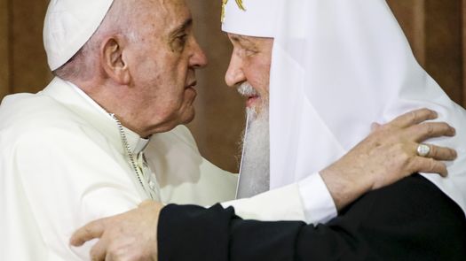 El domingo, Francisco volvió a orar por Ucrania y dijo que nunca ha dejado de orar por “el pueblo ucraniano atacado y atormentado” durante su peregrinaje por Canadá.