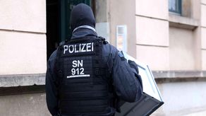 A mediados de diciembre, la Policía alemana realizó una redada en Dresde (oeste), donde incautó armas tras la difusión de amenazas de muerte contra el ministro-presidente del Land, captadas en un grupo de Telegram.