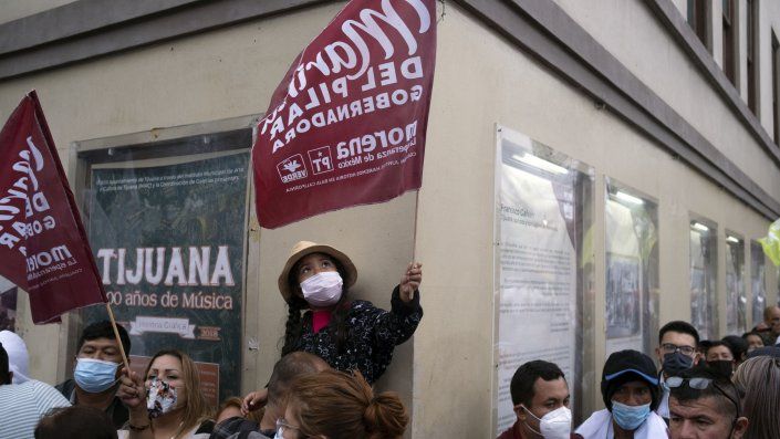 En cuanto a los distritos, el INE informó que en solitario, Morena ganó en 65; el PAN en 33; el PRI en 11; Movimiento Ciudadano en 7, y el Verde Ecologista en uno. En cuanto a los distritos, el INE informó que en solitario, Morena ganó en 65; el PAN en 33; el PRI en 11; Movimiento Ciudadano en 7, y el Verde Ecologista en uno.