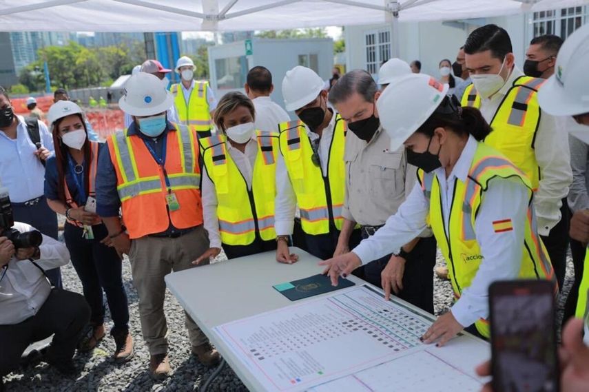 Inspección de los trabajos de construcción del nuevo Hospital del Niño.